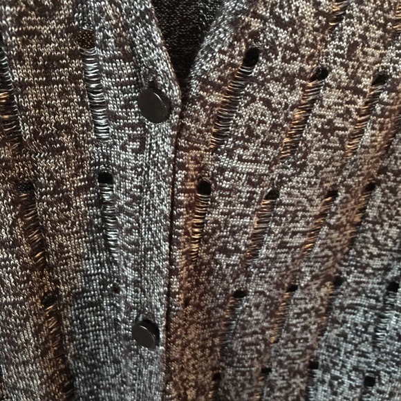 Very nice women’s button down sweater size medium - Picture 3 of 8